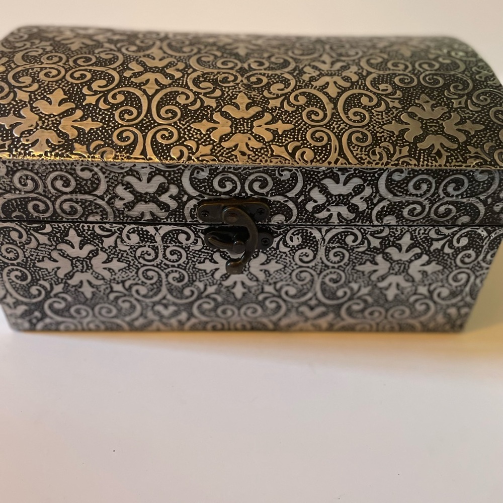 Vintage metal trinket/treasure trunk.